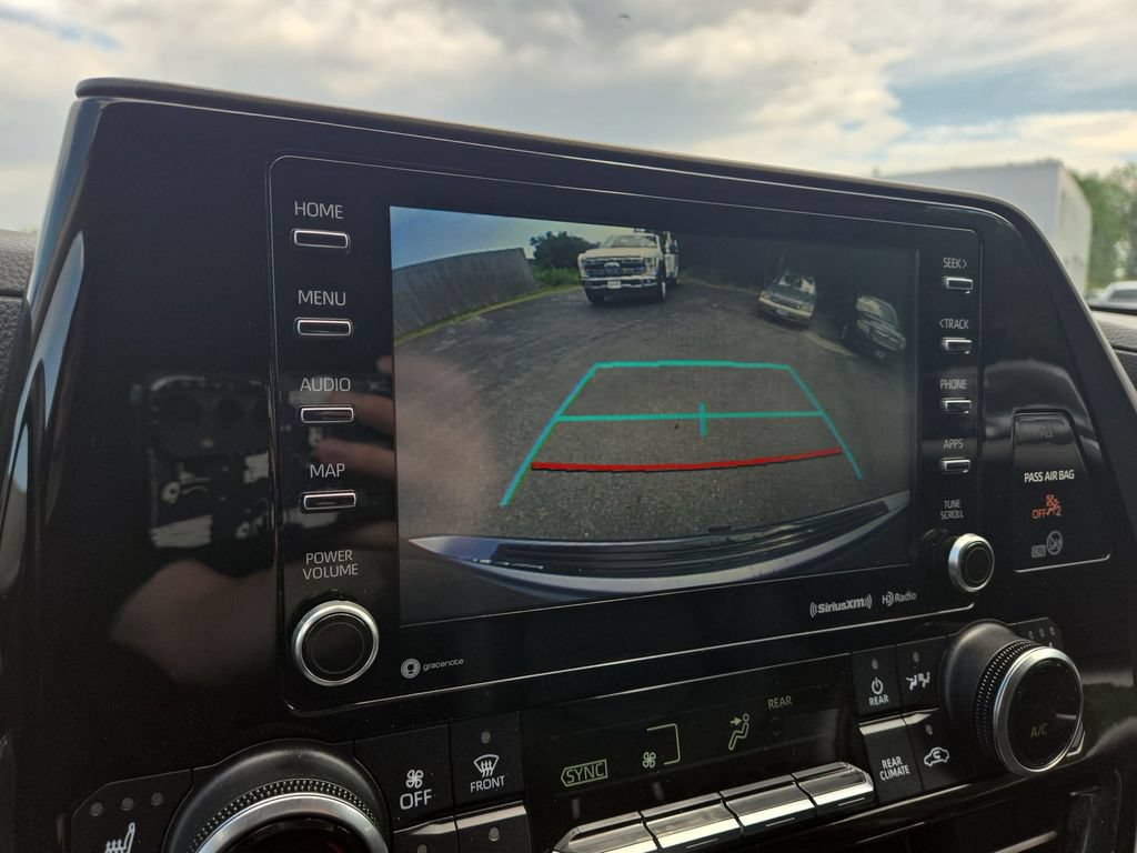 Used 2020 Toyota Highlander XLE AWD/4WD image 10