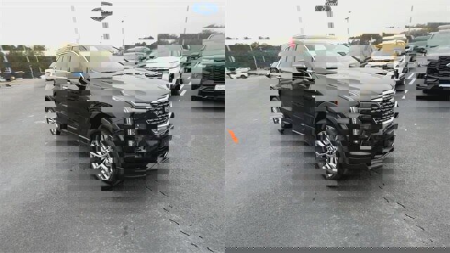 Used 2025 Cadillac XT4 Premium Luxury image 9