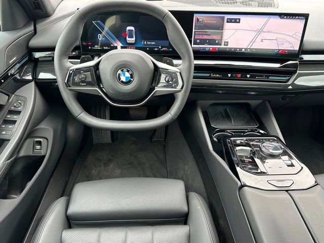 Used 2025 BMW 530i xDrive w/ Premium Package AWD/4WD image 12