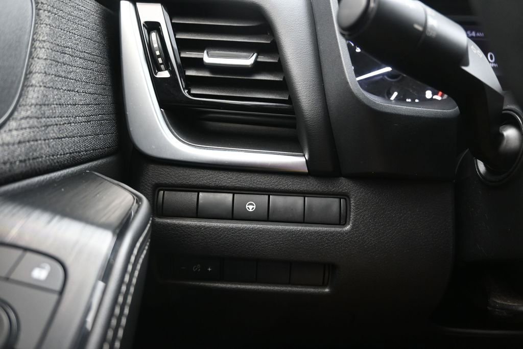Used 2021 Nissan Rogue SV FWD image 18