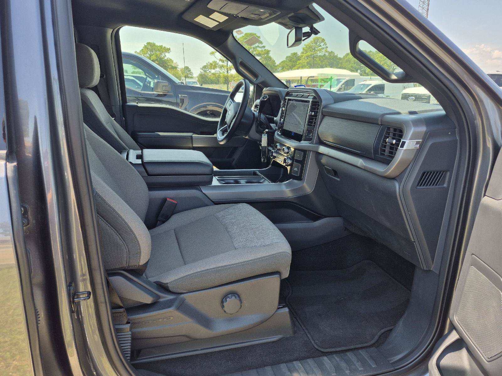 Certified 2024 Ford F150 XLT w/ Mobile Office Package RWD image 8