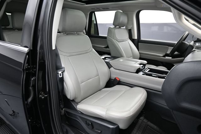Certified 2025 Ford Expedition Active AWD/4WD image 31