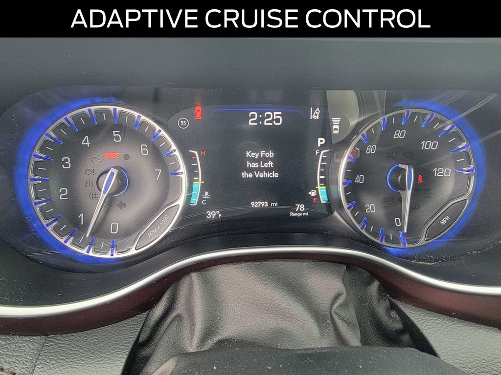 Used 2017 Chrysler Pacifica Limited image 21