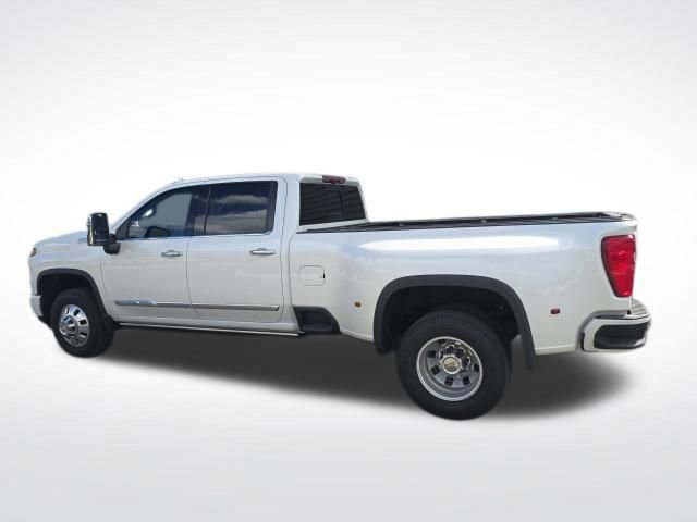 Used 2025 Chevrolet Silverado 3500 High Country w/ Technology Package image 2