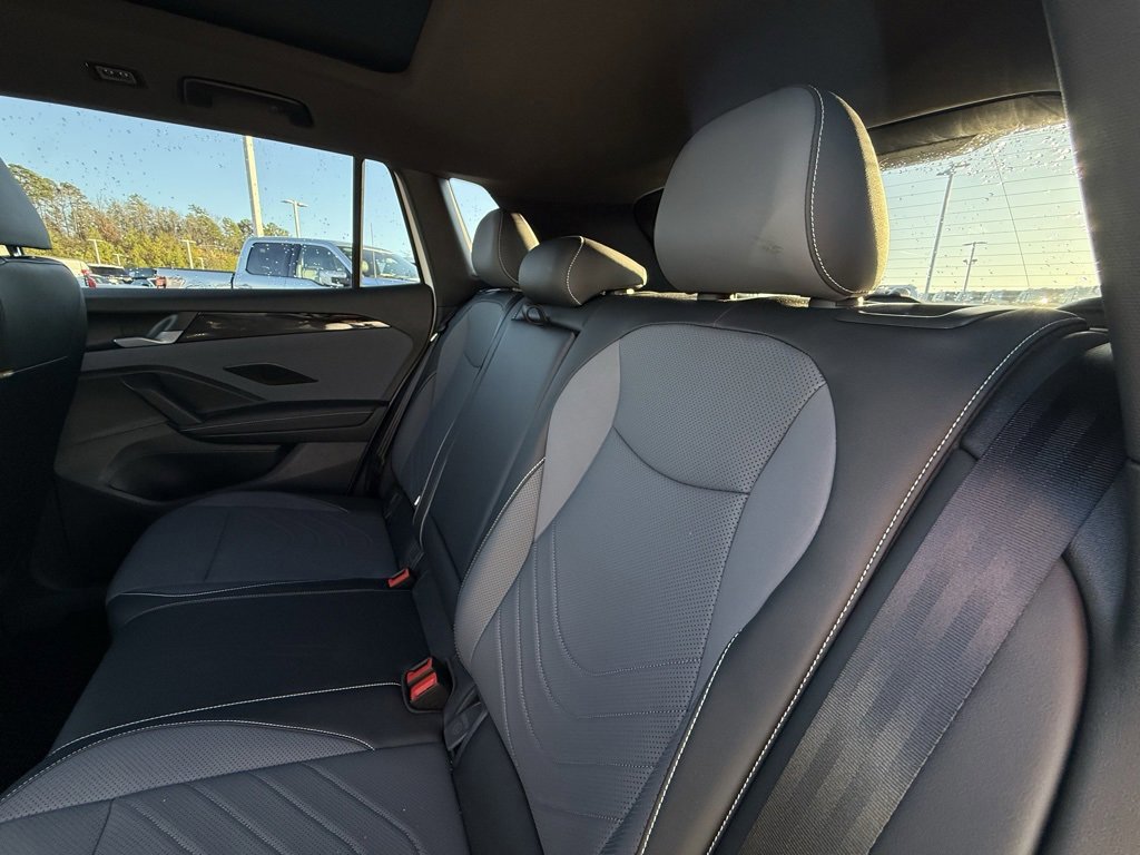 Used 2025 Volkswagen Tiguan SE R-Line image 27