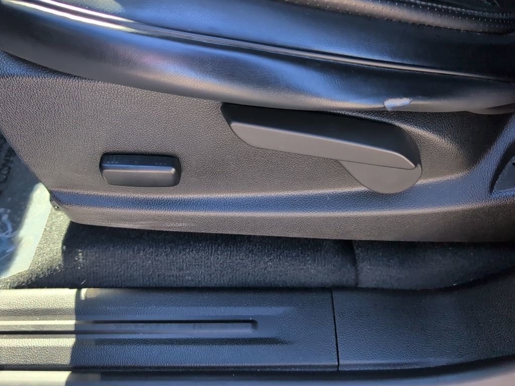 Used 2022 Chevrolet Colorado LT w/ LT Convenience Package image 9