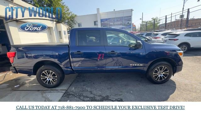 Used 2023 Nissan Titan SV image 3