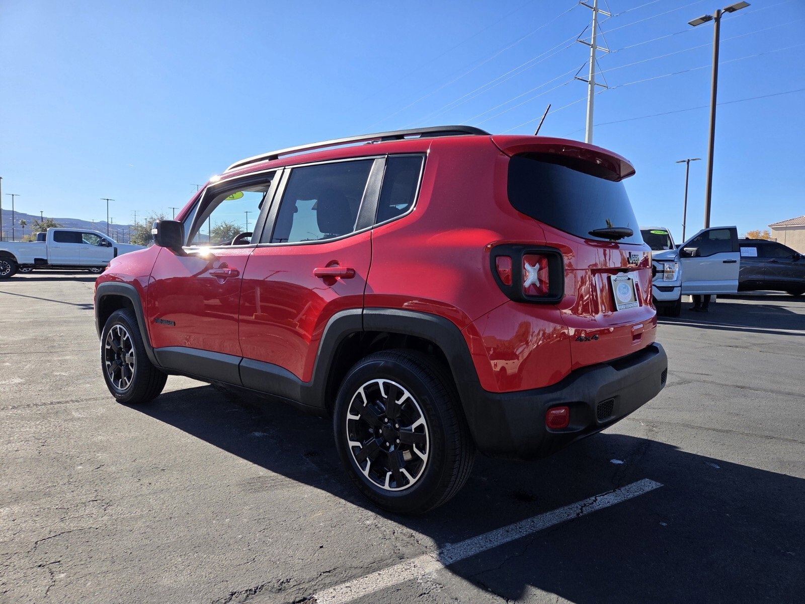 Used 2023 Jeep Renegade Latitude image 3