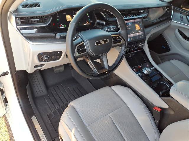 Used 2022 Jeep Grand Cherokee Overland w/ Advanced Protech Group III AWD/4WD image 16