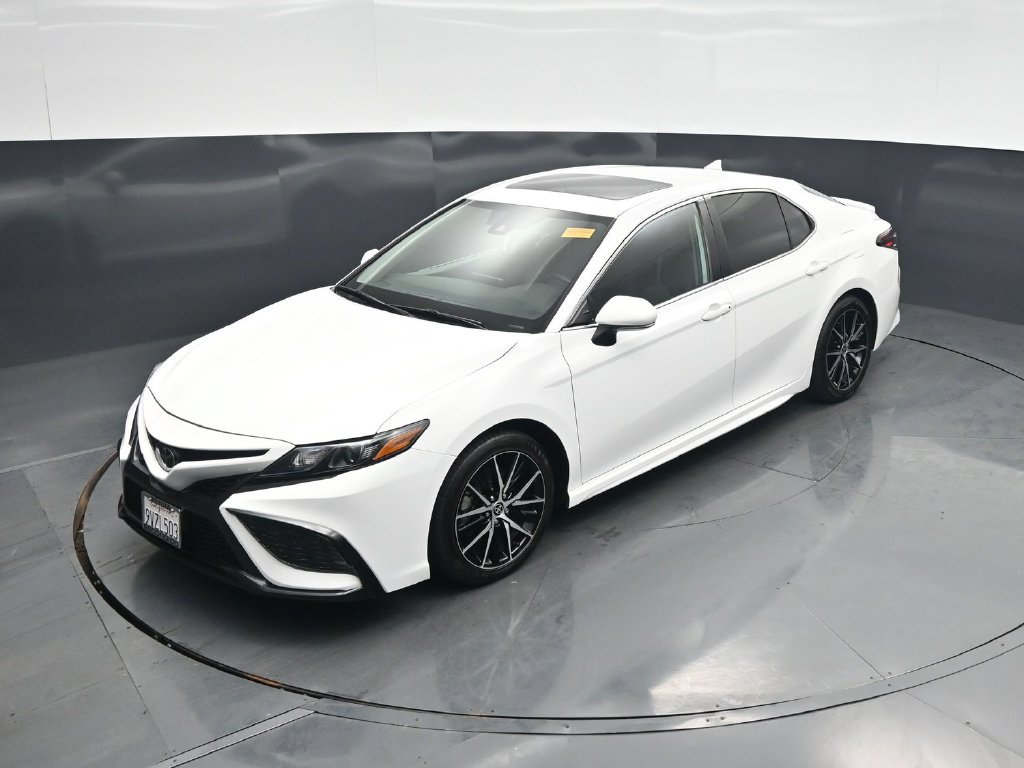 Used 2023 Toyota Camry SE w/ Cold Weather Package FWD image 31
