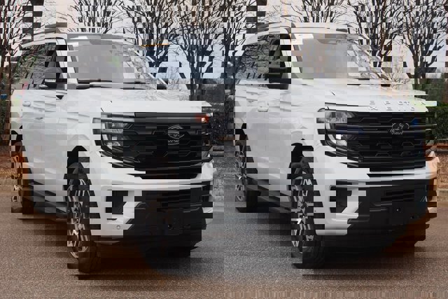 Certified 2025 Ford Expedition Active image 7