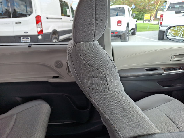 Used 2022 Toyota Sienna LE FWD image 19