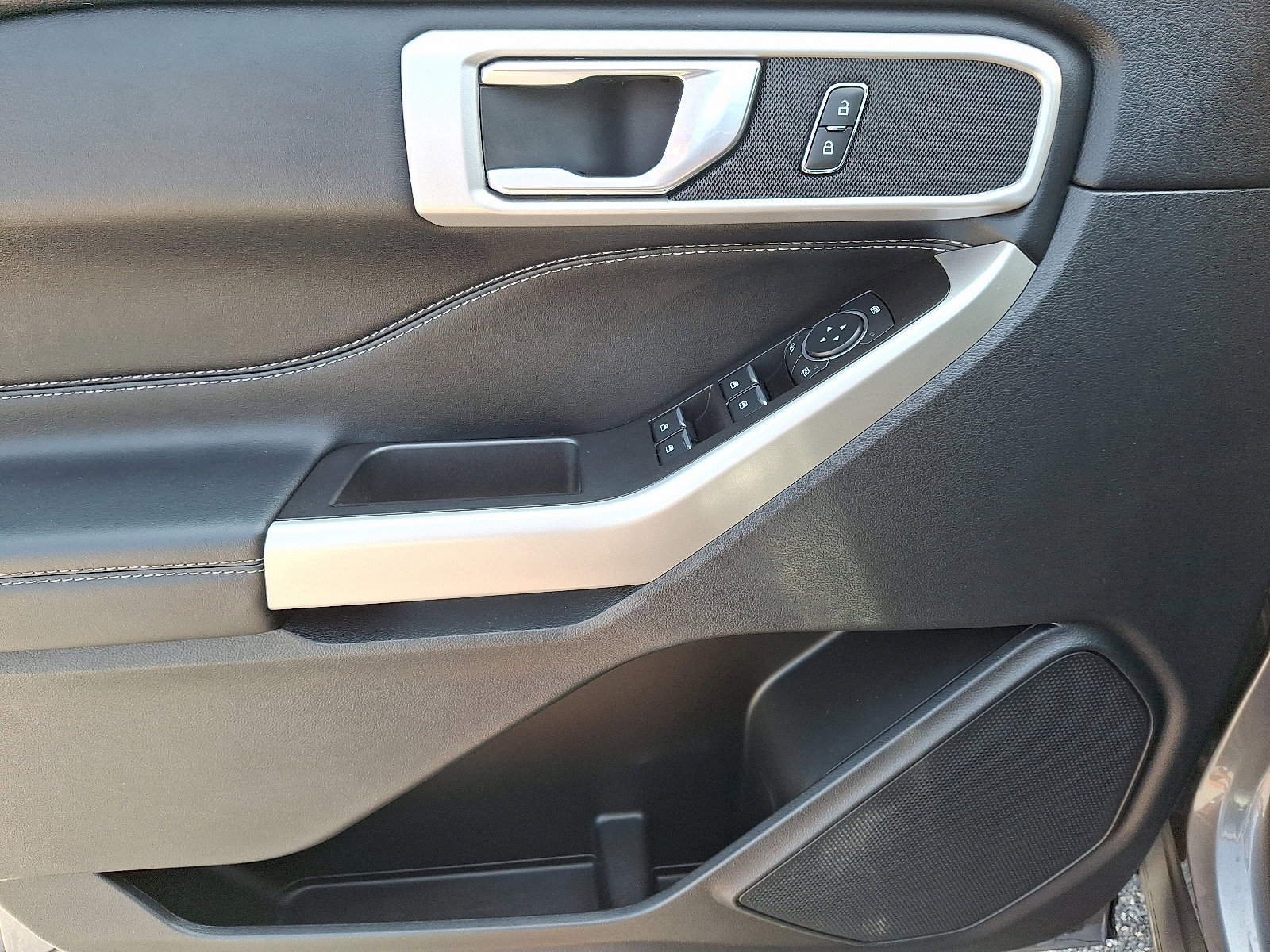 Certified 2022 Ford Explorer XLT w/ Equipment Group 202A image 12