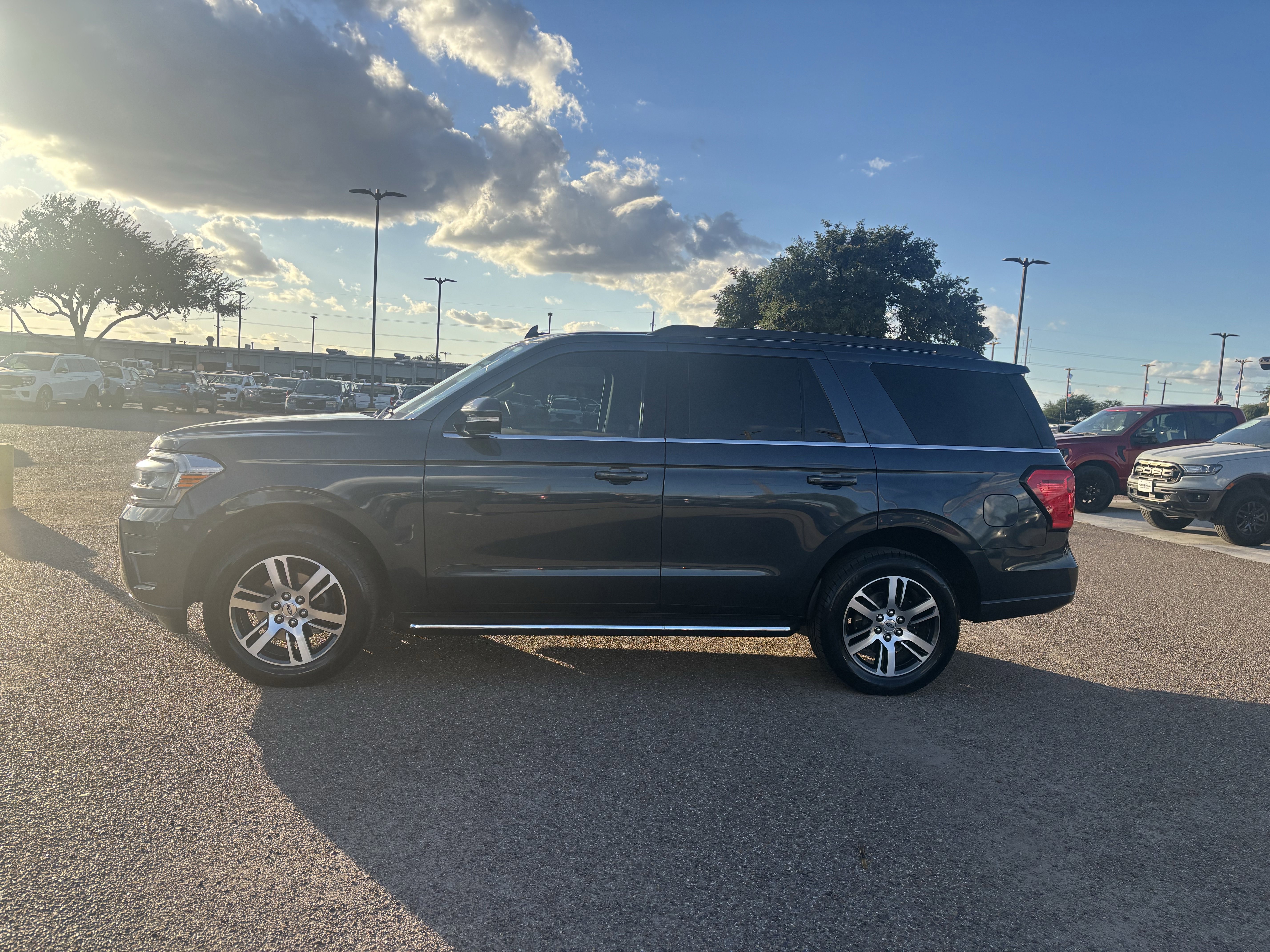 Certified 2022 Ford Expedition XLT image 3