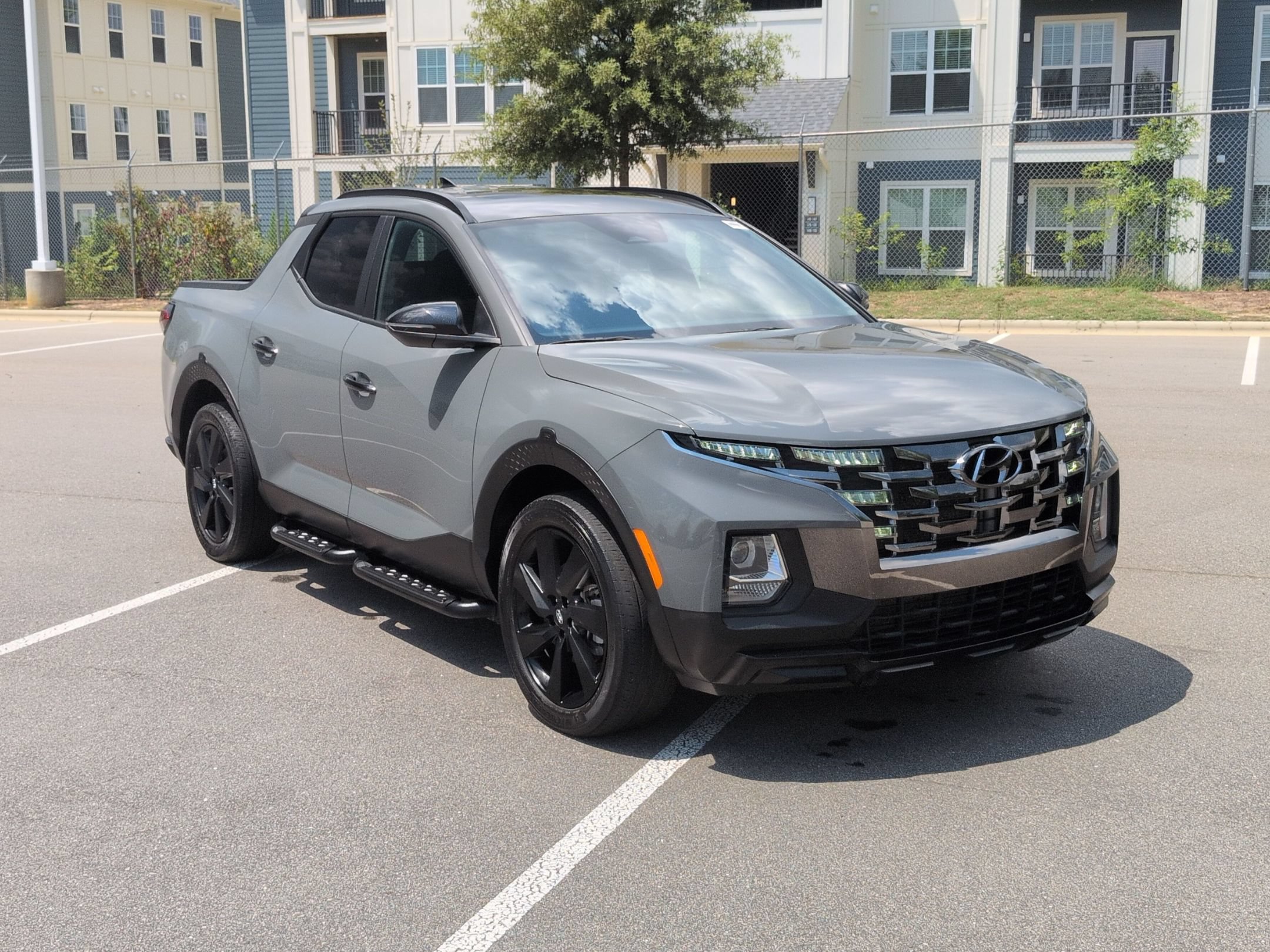 Used 2023 Hyundai Santa Cruz Night AWD/4WD image 2