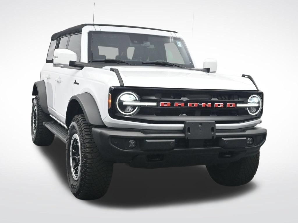 Certified 2024 Ford Bronco Outer Banks w/ Sasquatch Package AWD/4WD image 3