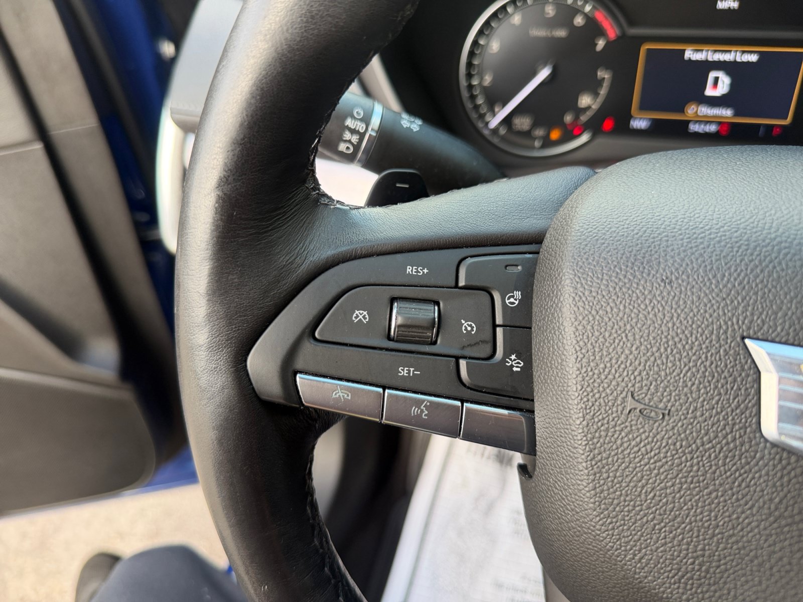 Used 2023 Cadillac XT4 Luxury w/ Cold Weather Package FWD image 24