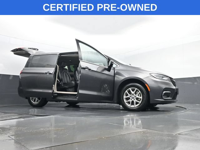 Used 2023 Chrysler Pacifica Touring-L FWD image 34