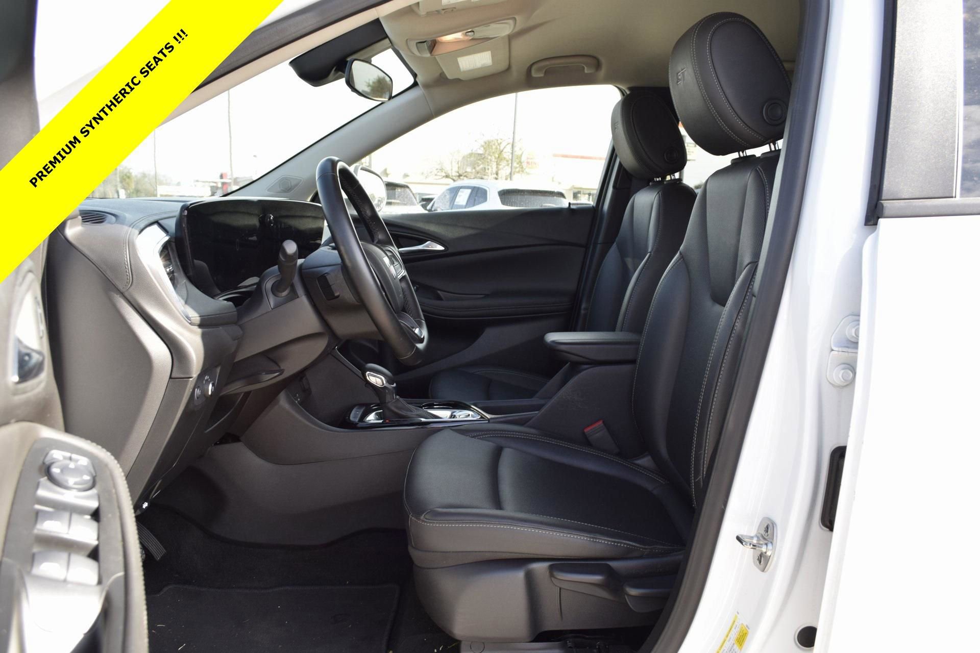 Used 2024 Buick Encore GX Sport Touring image 3