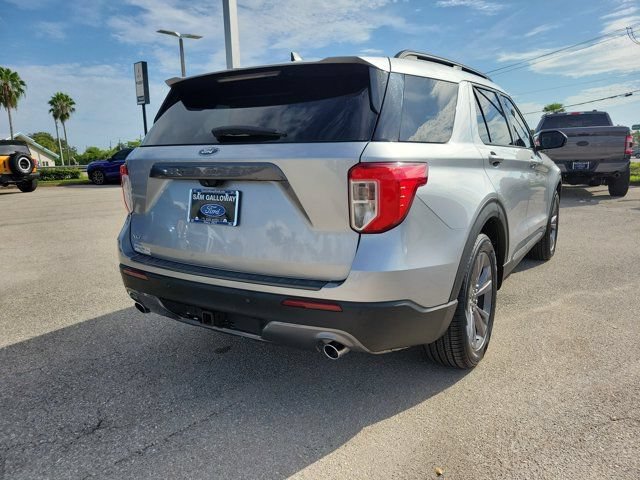 Certified 2022 Ford Explorer XLT w/ Equipment Group 202A RWD image 6