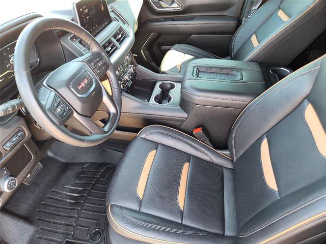 Used 2024 GMC Yukon AT4 w/ Technology Package AWD/4WD image 12