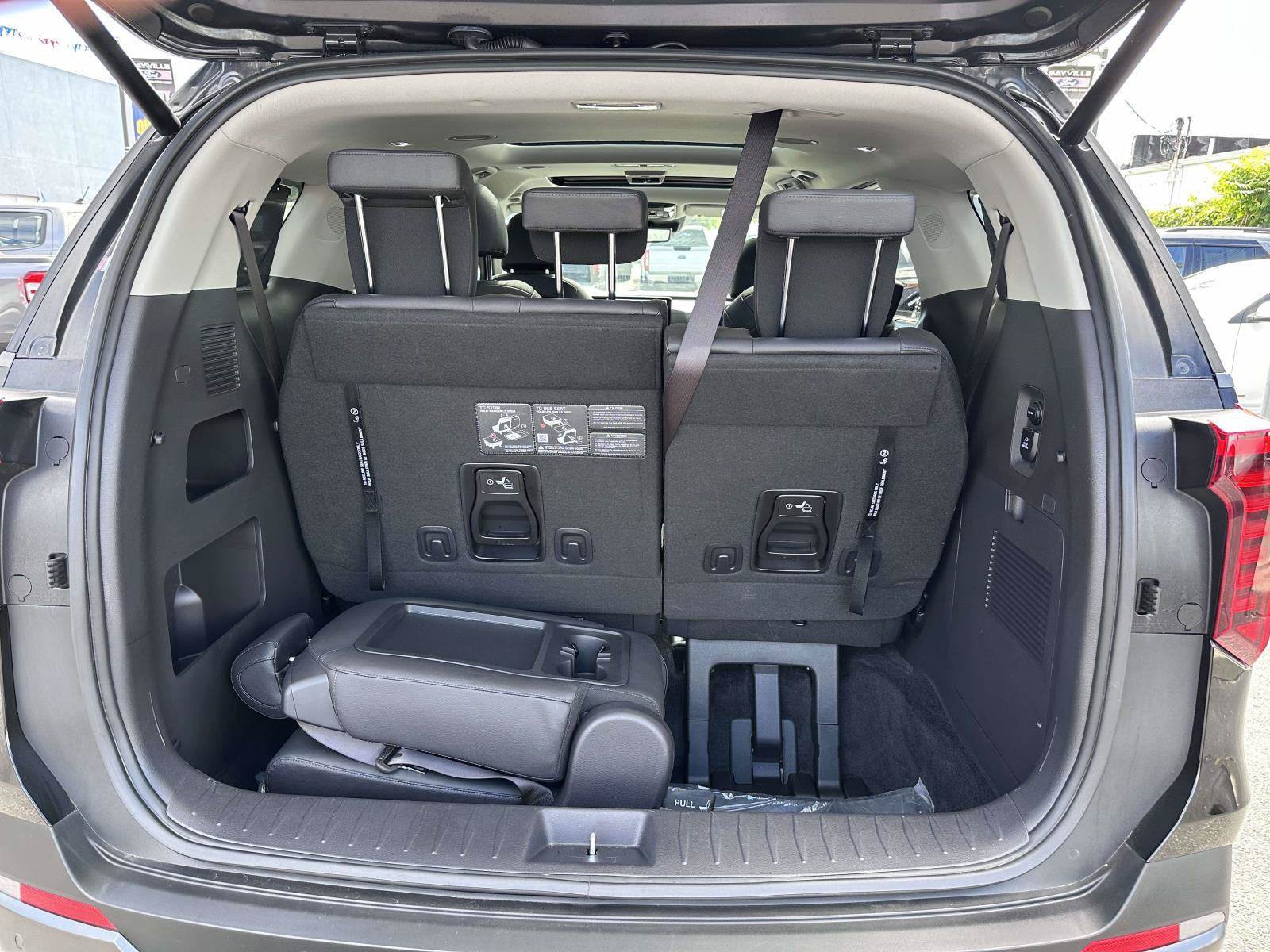 Used 2025 Kia Carnival SX Prestige FWD image 8