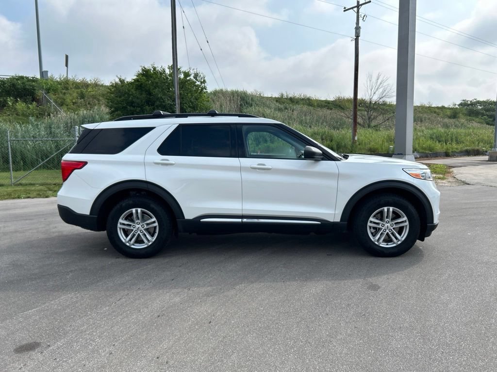 Certified 2023 Ford Explorer XLT w/ Equipment Group 202A AWD/4WD image 6