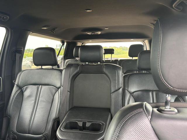 Used 2023 Jeep Wagoneer L Series II AWD/4WD image 7