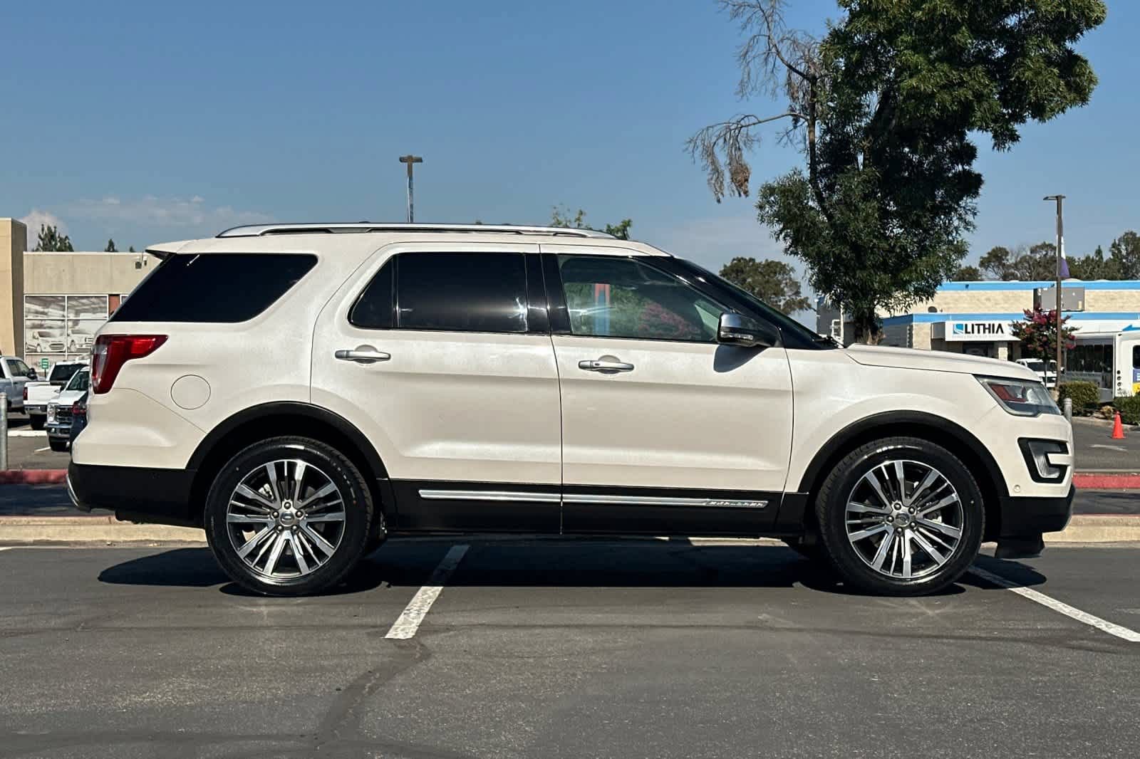 Certified 2017 Ford Explorer Platinum AWD/4WD image 9