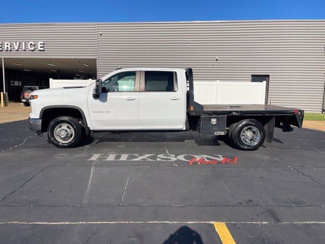 Used 2024 Chevrolet Silverado 3500 LT AWD/4WD image 2