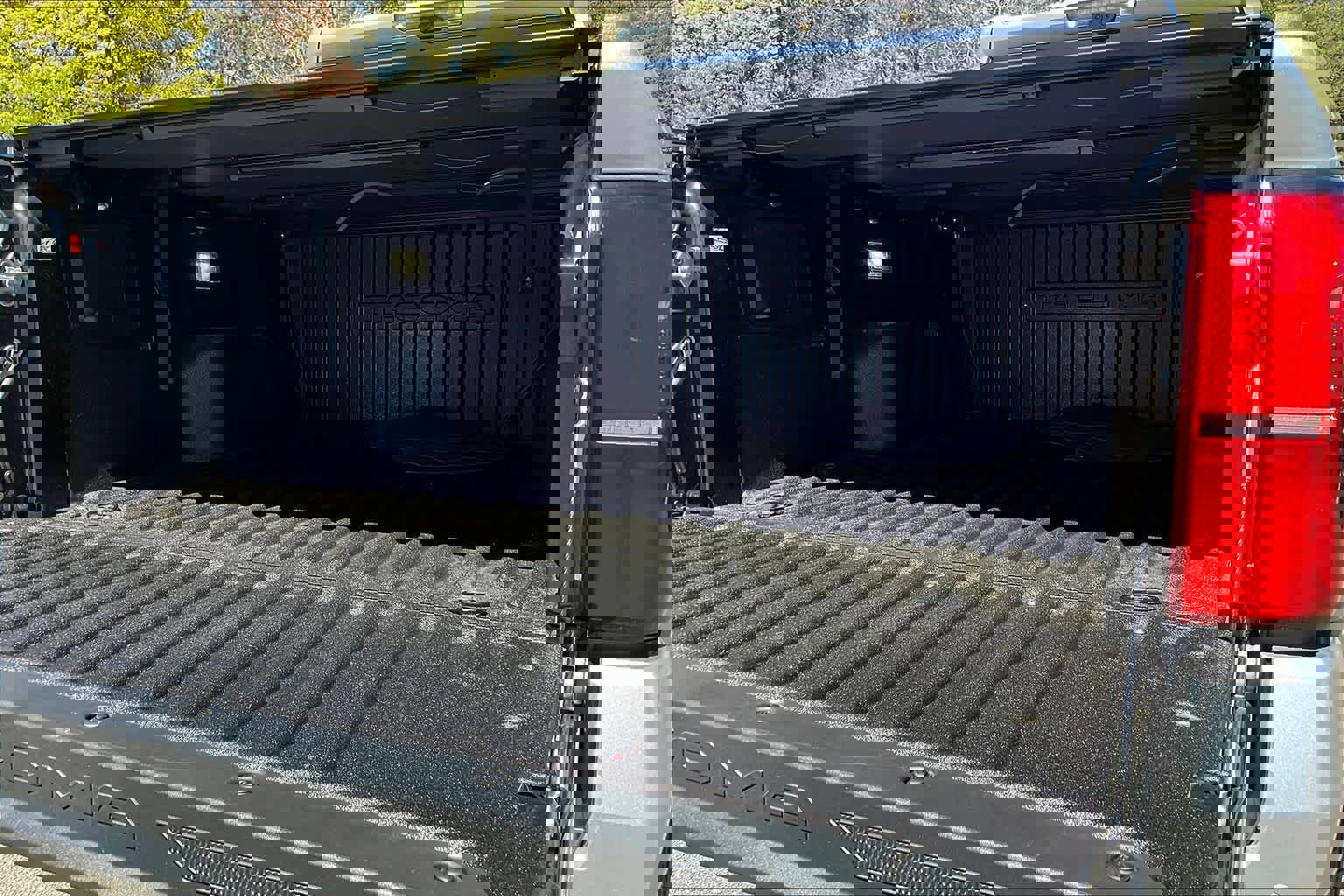 Used 2024 Toyota Tacoma Limited image 33