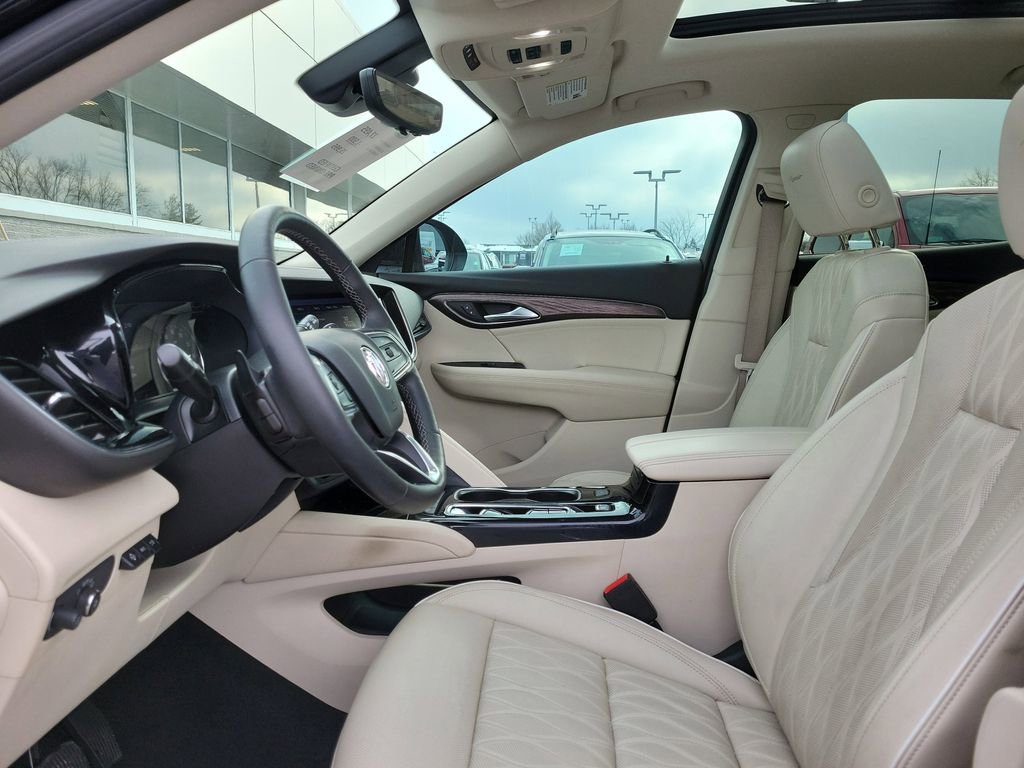 Used 2021 Buick Envision Avenir w/ Technology Package II image 16