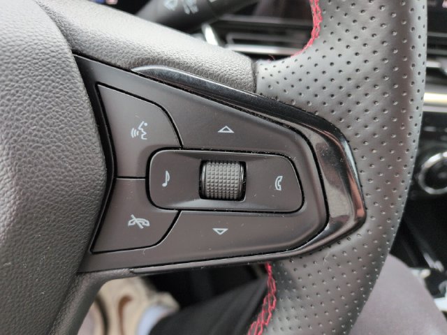 Used 2025 Chevrolet Trax RS w/ Driver Confidence Package FWD image 32