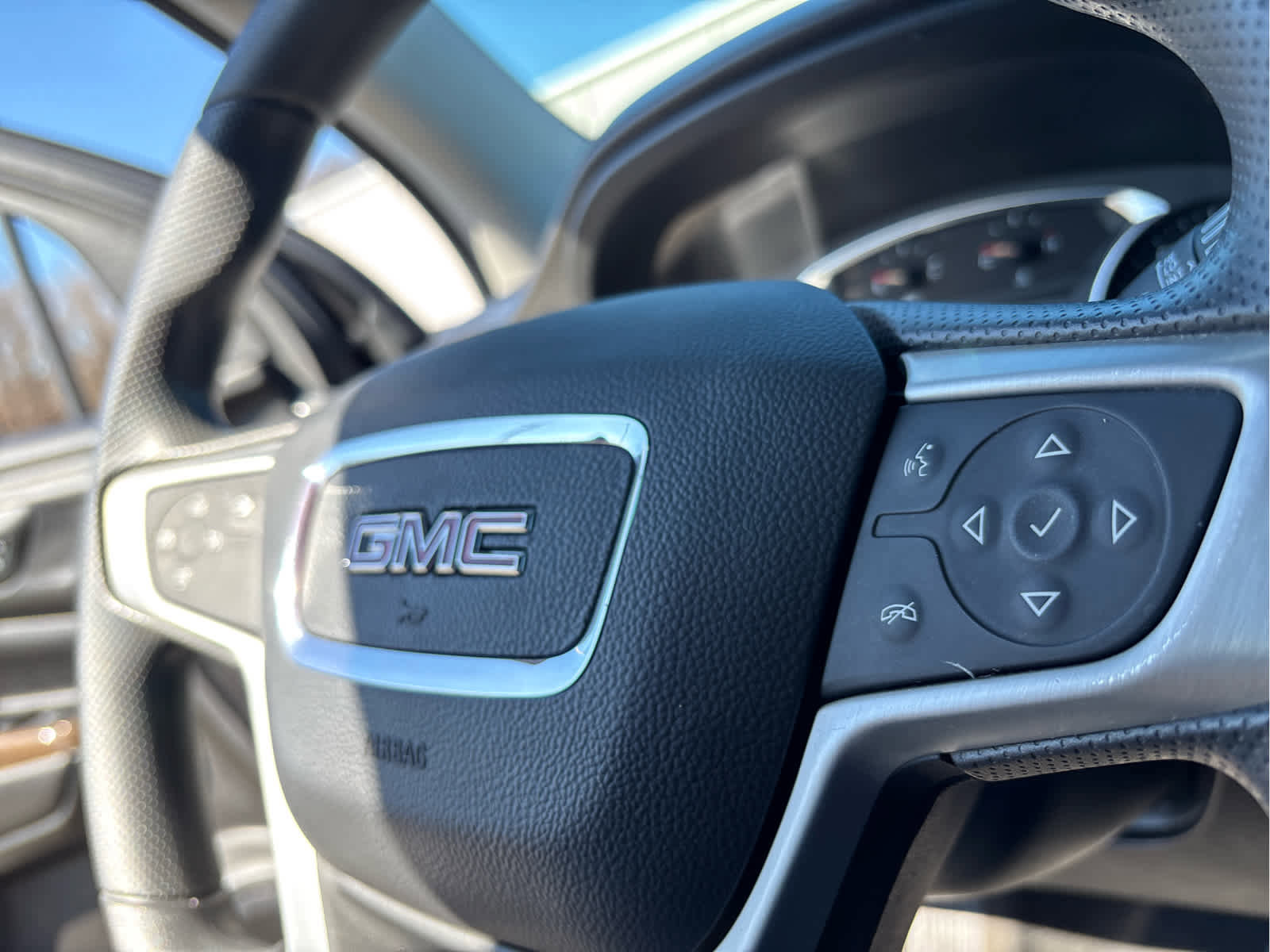 Used 2023 GMC Acadia SLE w/ Driver Convenience Package image 12