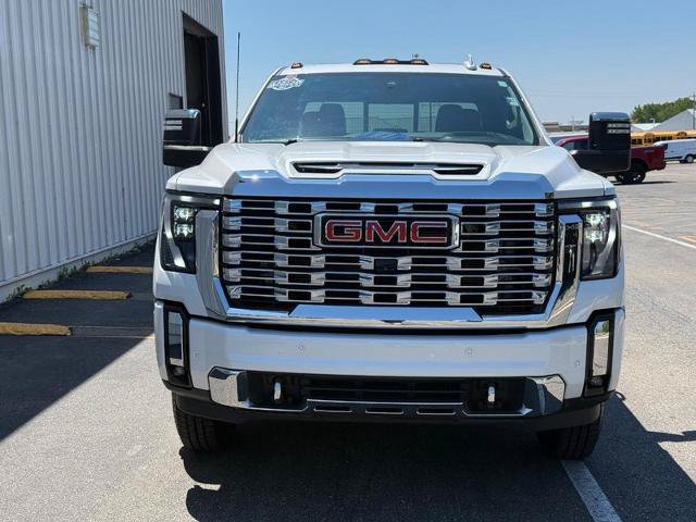 Used 2024 GMC Sierra 3500 Denali w/ Technology Package AWD/4WD image 8