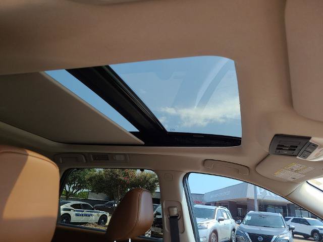 Used 2023 Nissan Pathfinder Platinum FWD image 7
