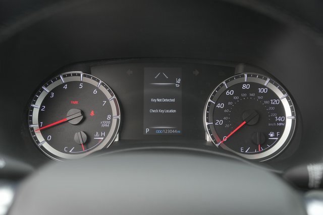 Used 2021 Toyota Highlander LE image 24