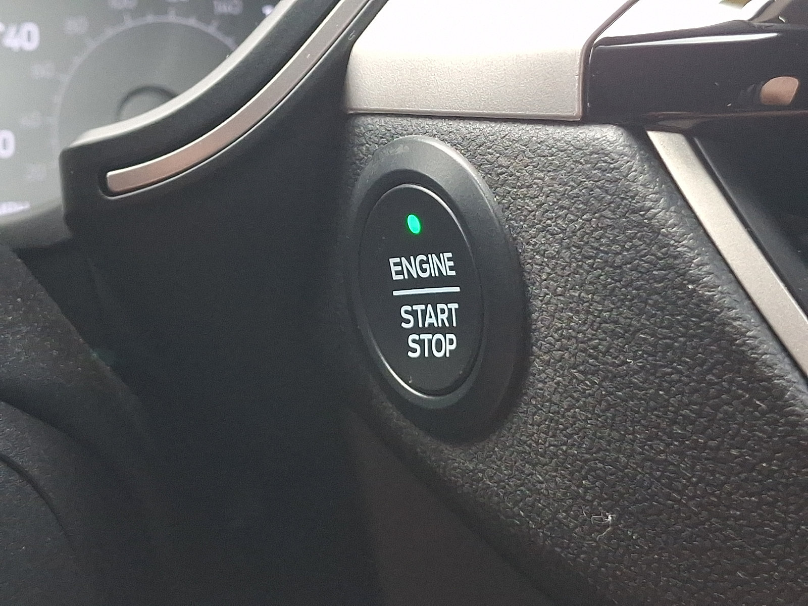 Certified 2020 Ford Escape SE AWD/4WD image 25