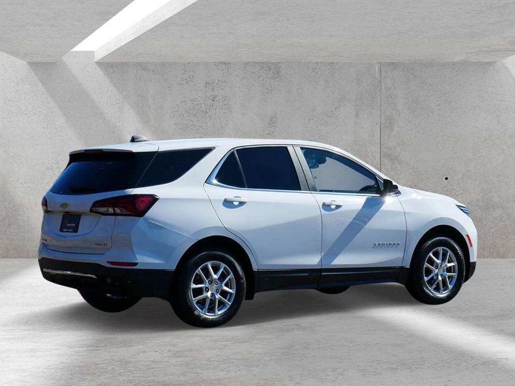 Used 2024 Chevrolet Equinox LT image 3
