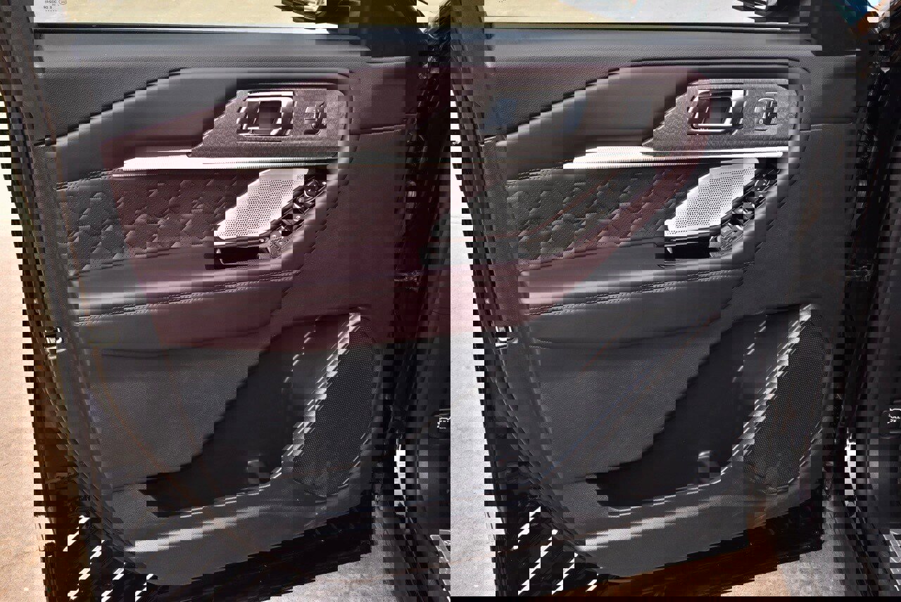 Certified 2025 Ford Explorer Platinum w/ LUX Leather Package image 35