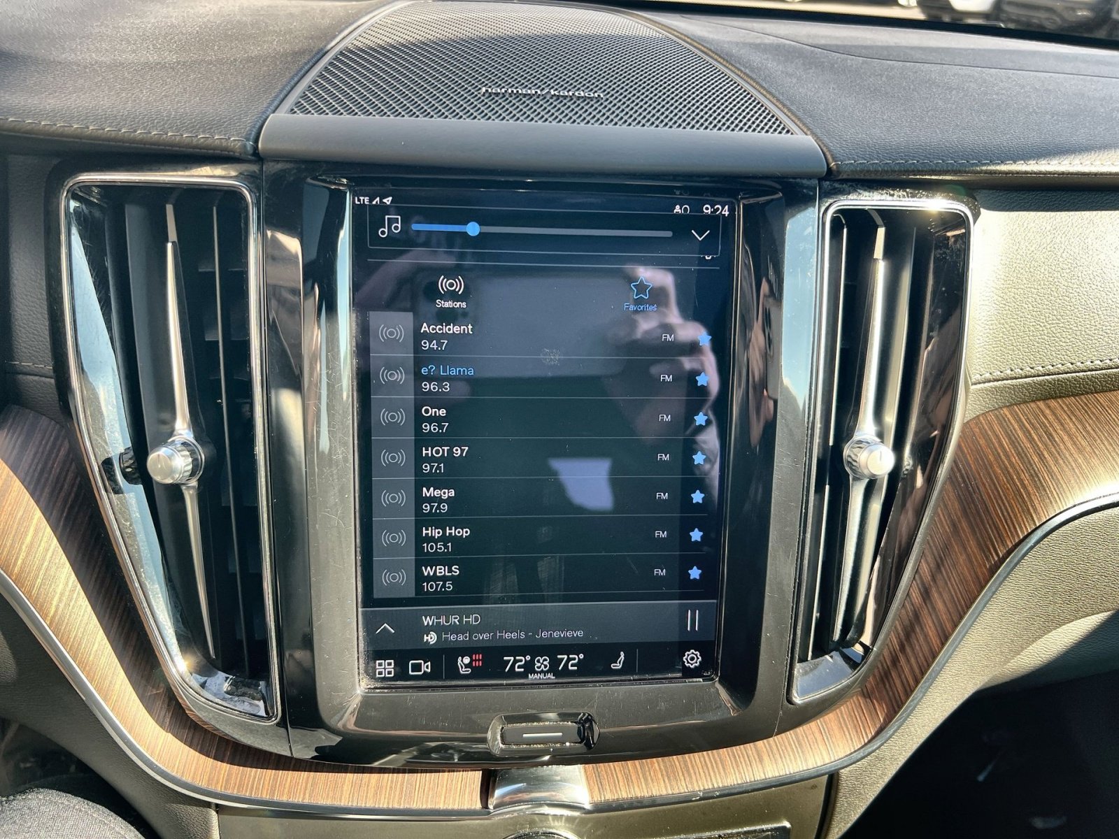 Used 2022 Volvo XC60 B5 Inscription w/ Climate Package image 18