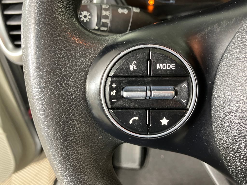 Used 2023 Kia Soul LX w/ LX Technology Package image 17