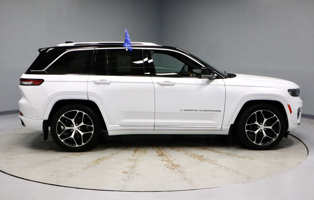 Used 2022 Jeep Grand Cherokee Summit AWD/4WD image 7