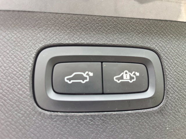 Used 2023 Volvo XC90 B6 Plus w/ Protection Package AWD/4WD image 9