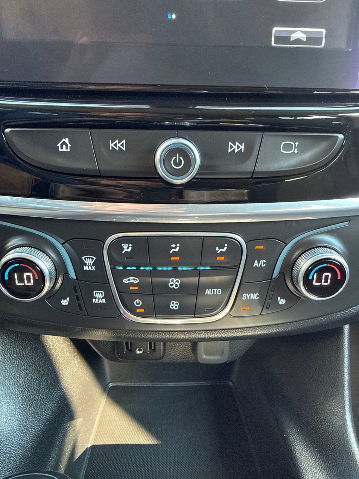 Used 2019 Chevrolet Traverse LT AWD/4WD image 14