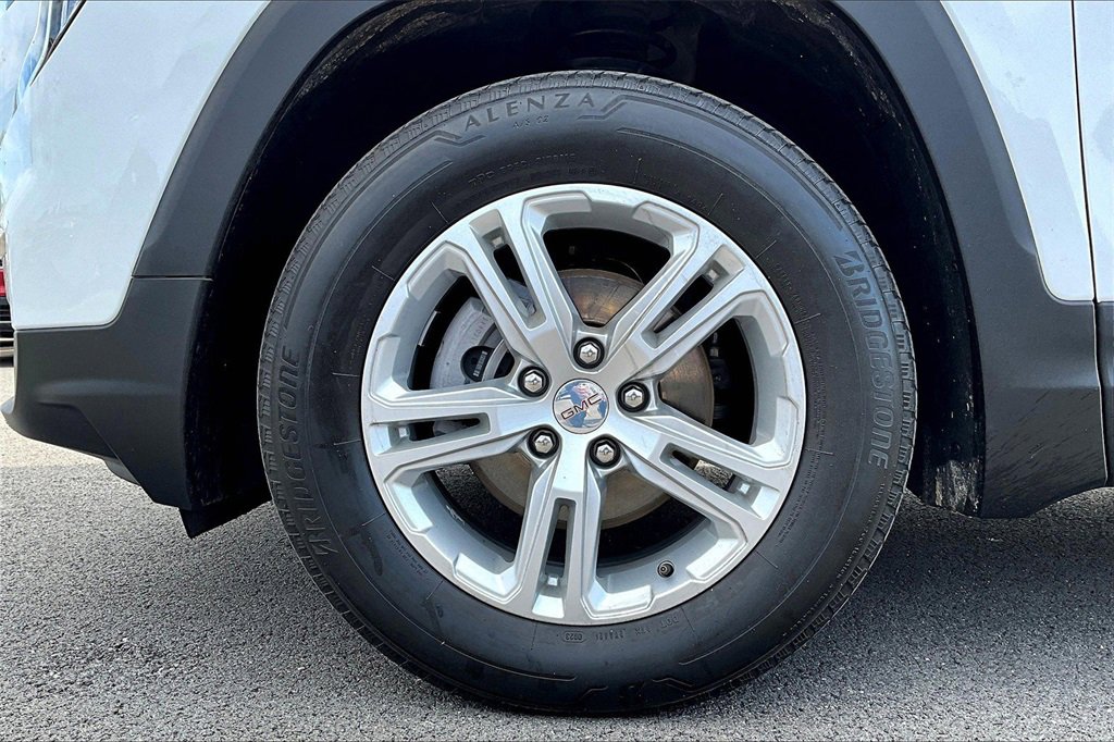 Used 2023 GMC Terrain SLE w/ Driver Convenience Package image 9