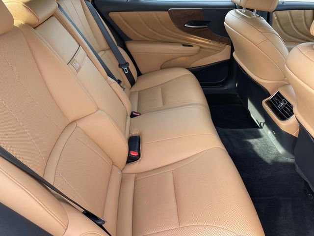 Used 2021 Lexus LS 500 w/ Accessory Package (Z2) image 33