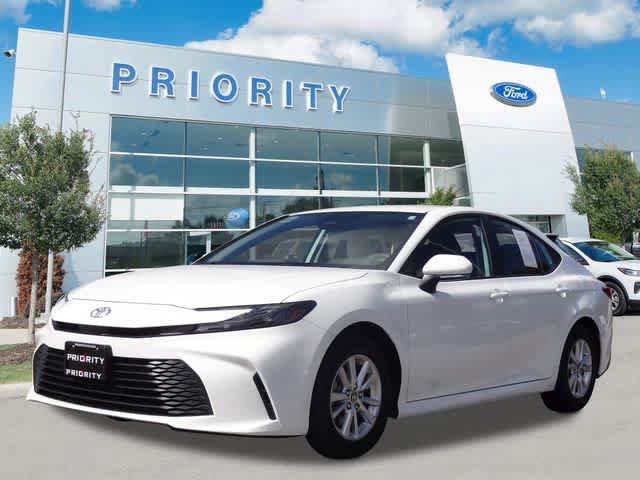 Used 2025 Toyota Camry LE FWD image 1