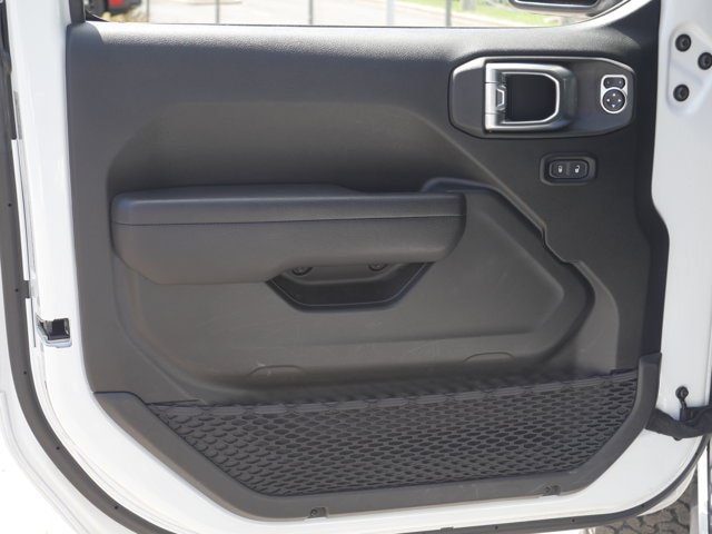 Used 2024 Jeep Wrangler Rubicon w/ Technology Group AWD/4WD image 35