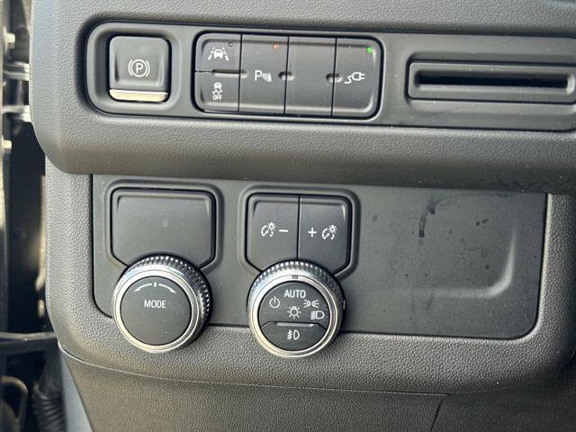 Used 2021 GMC Yukon SLT w/ SLT Premium Package RWD image 24